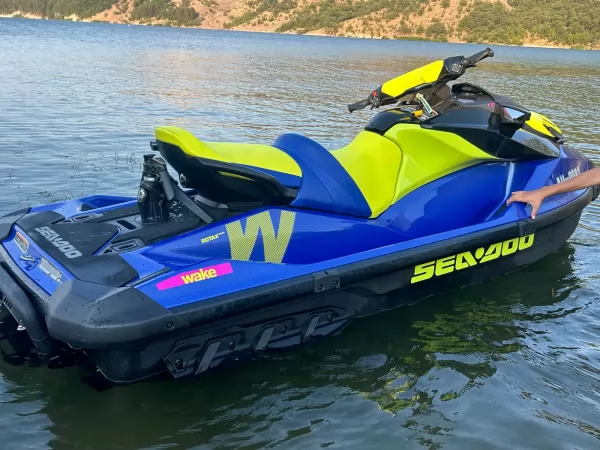 Bombardier Sea Doo 170 gti wake