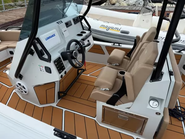 Моторна лодка Aquaspirit S700