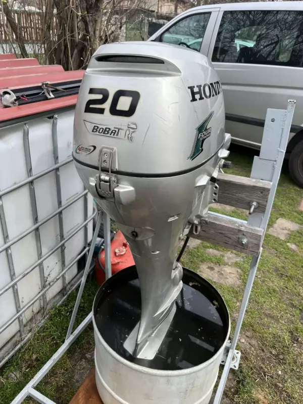 Извънбордов двигател Honda BF 20D