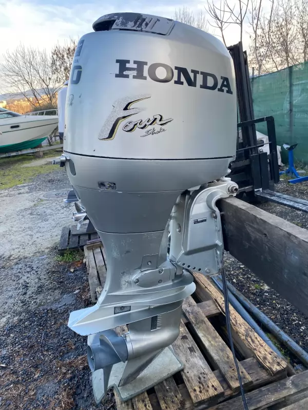 Извънбордов двигател Honda BF90