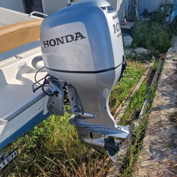 Извънбордов двигател Honda Honda BF100A