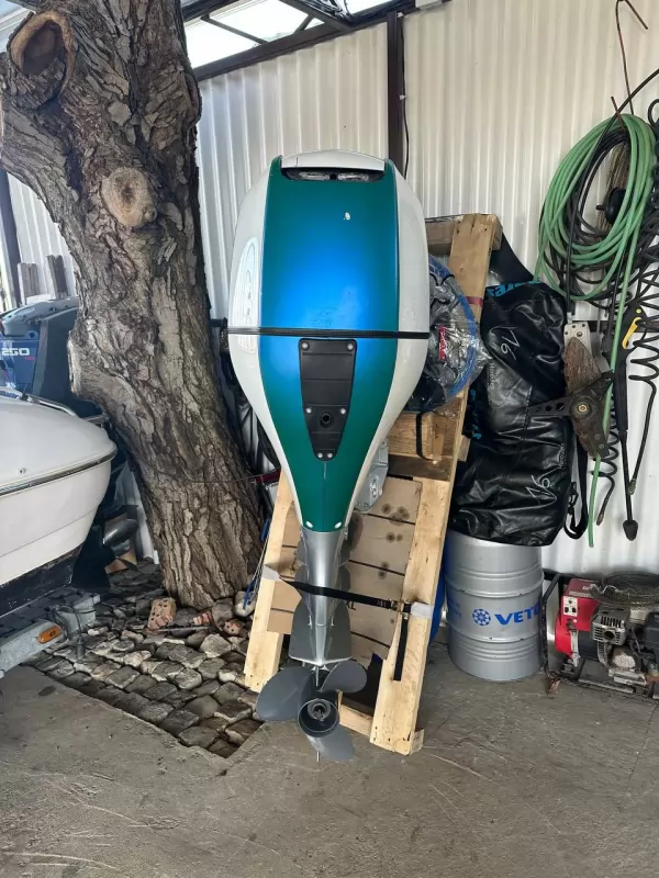 Извънбордов двигател Honda BF135A4