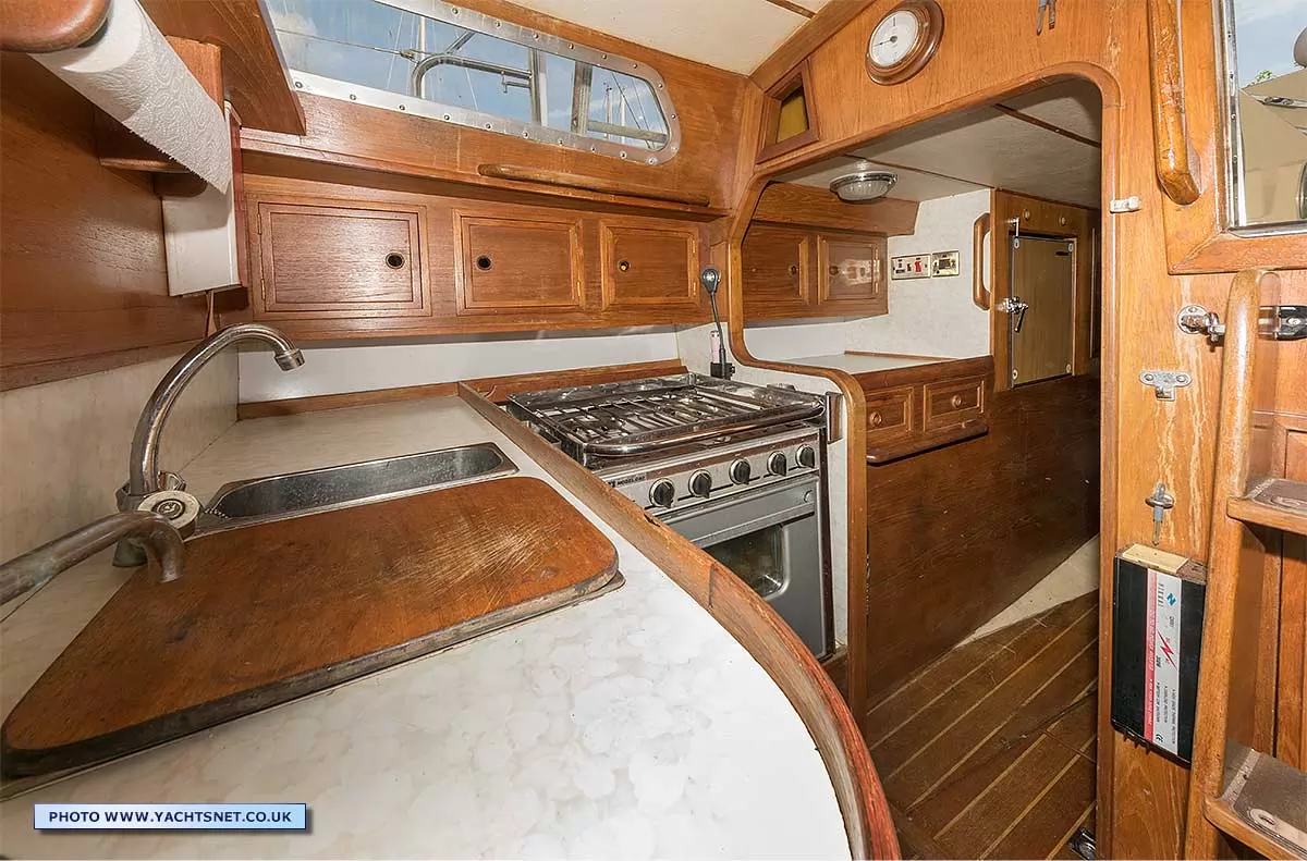 Продава се Van de Stadt Victory 41