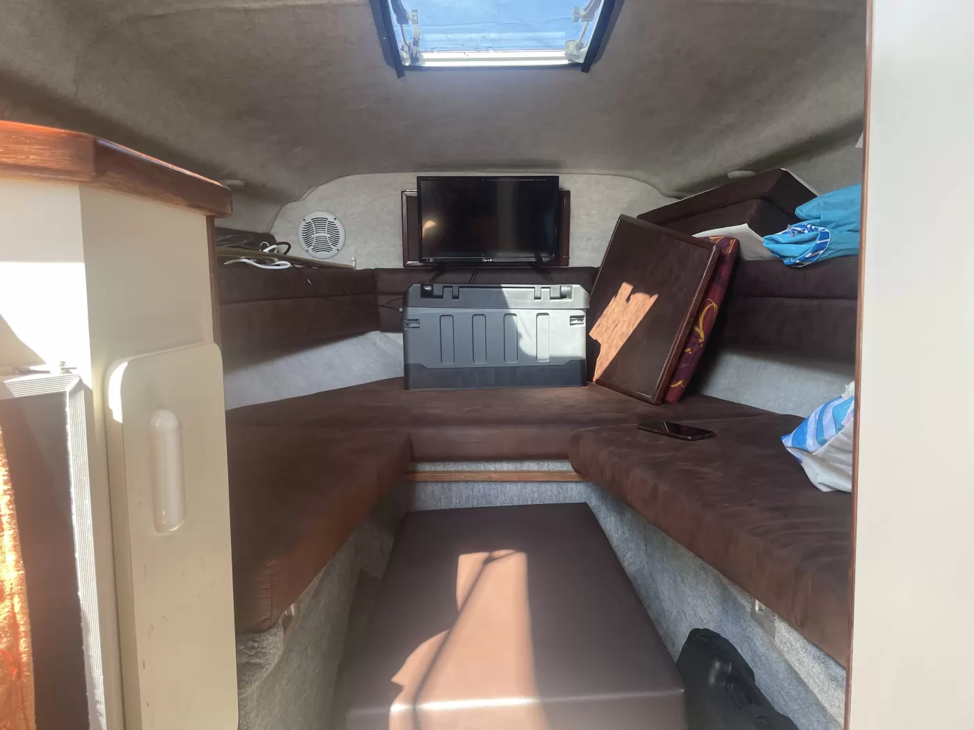 Продава се Sea Ray 230 DA Sundancer
