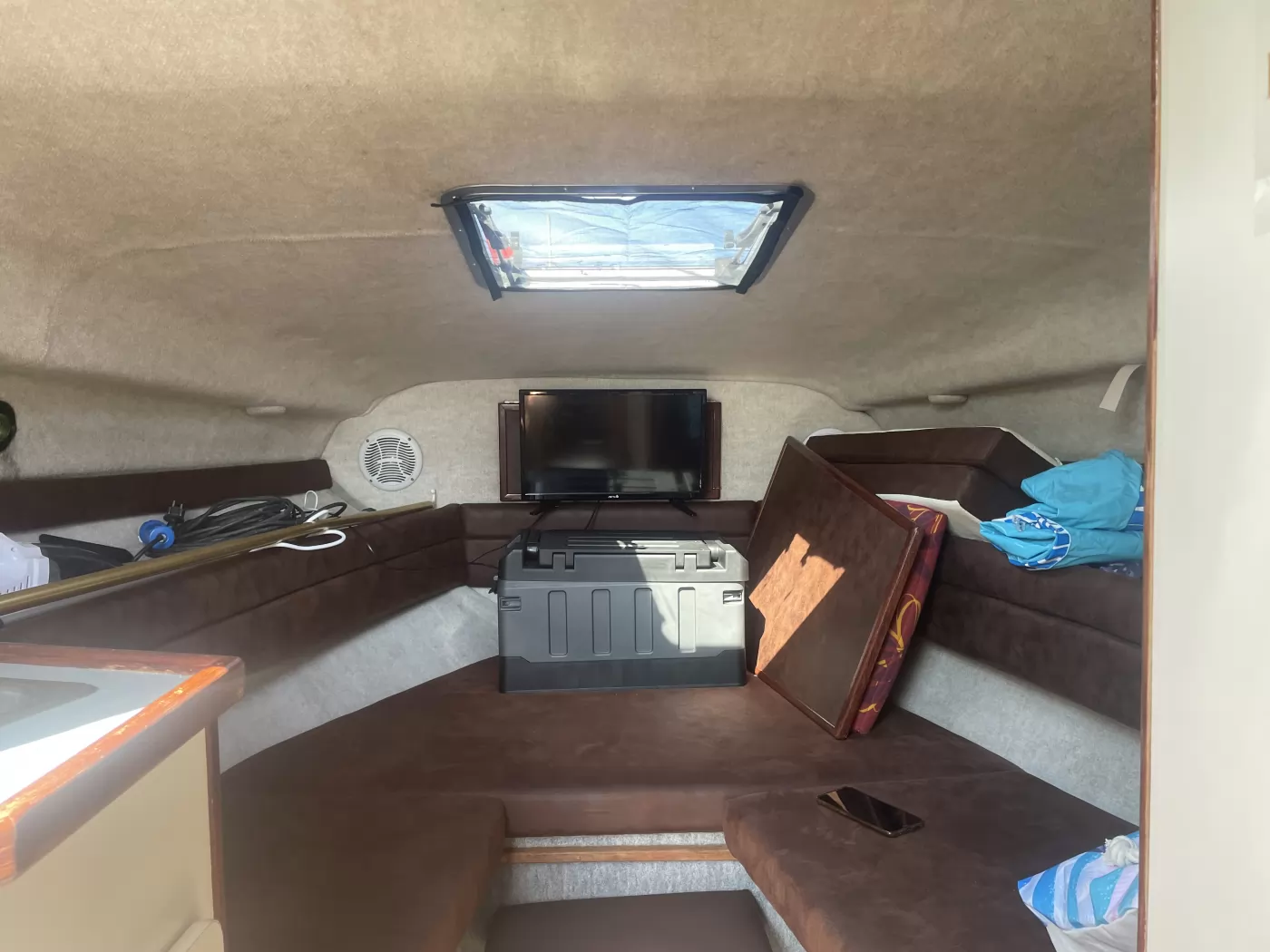 Продава се Sea Ray 230 DA Sundancer