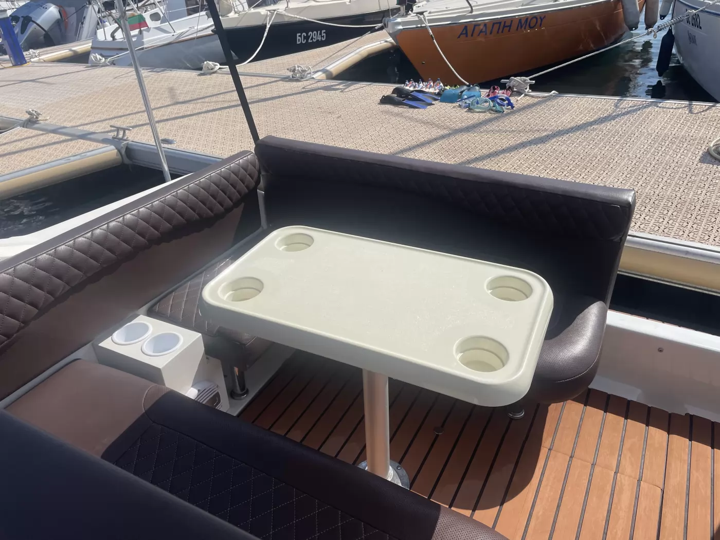 Продава се Sea Ray 230 DA Sundancer