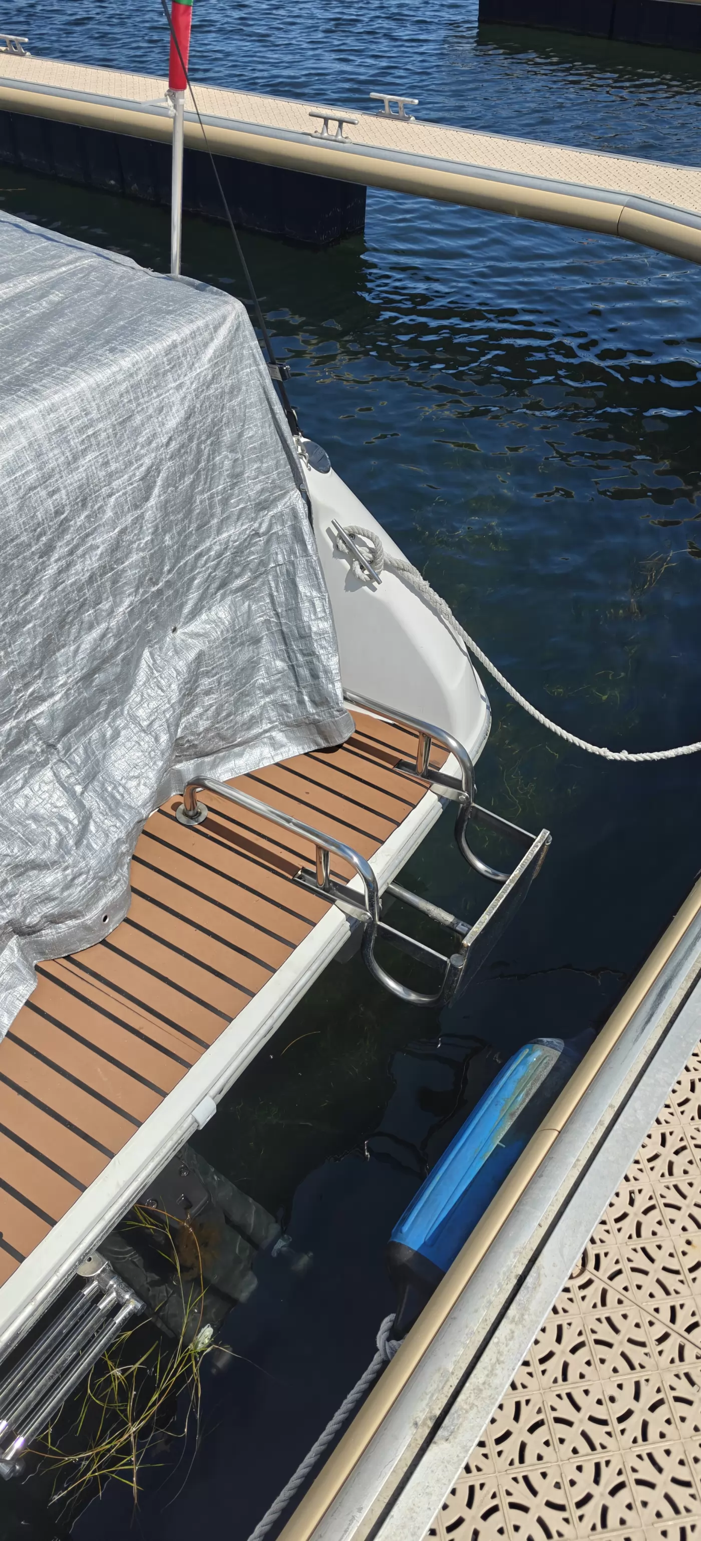 Продава се Sea Ray 230 DA Sundancer