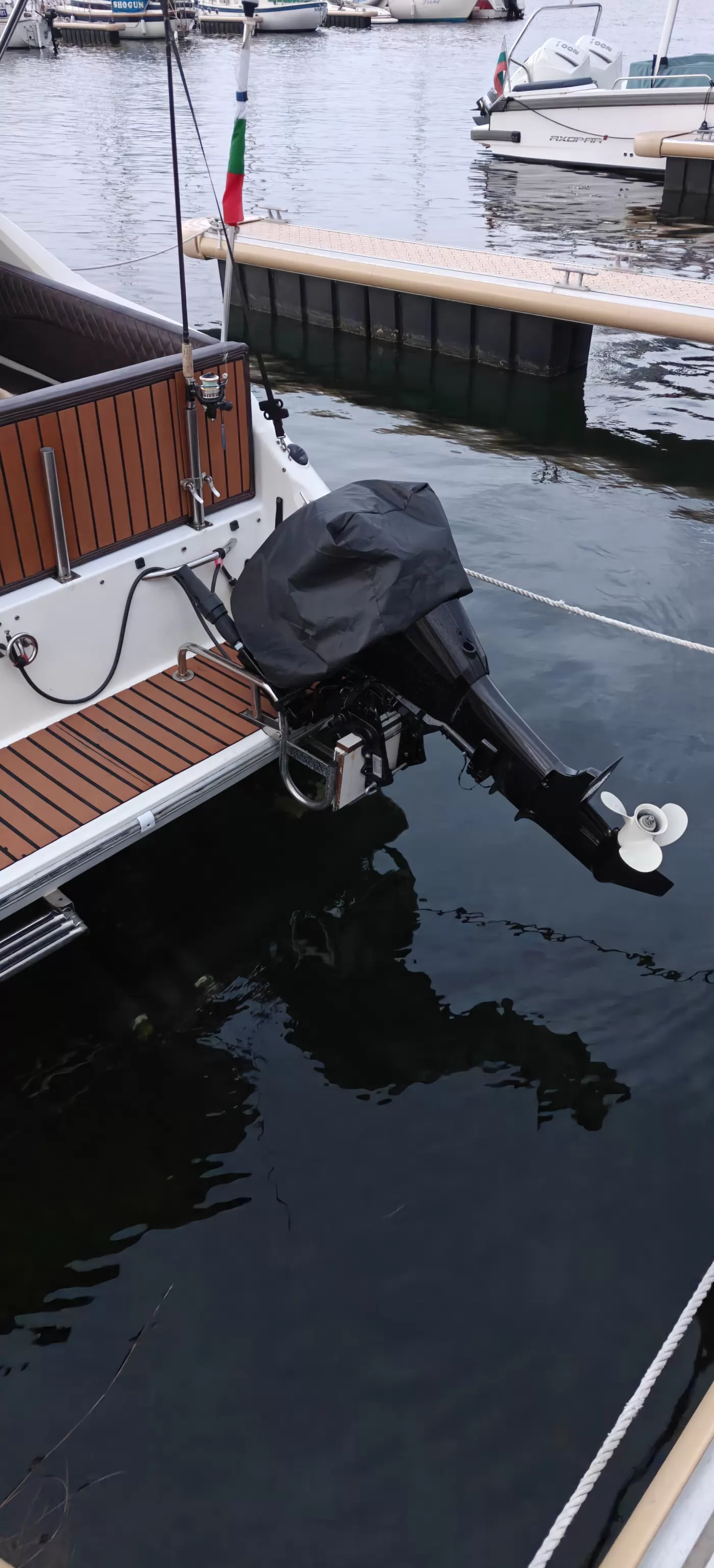 Продава се Sea Ray 230 DA Sundancer