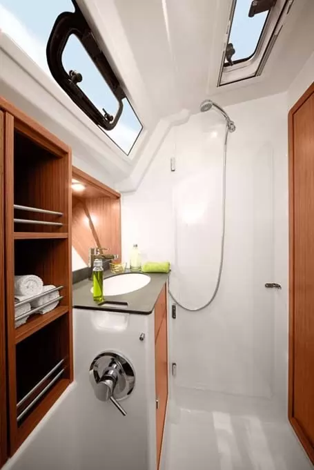 Продава се Bavaria Cruiser 41S