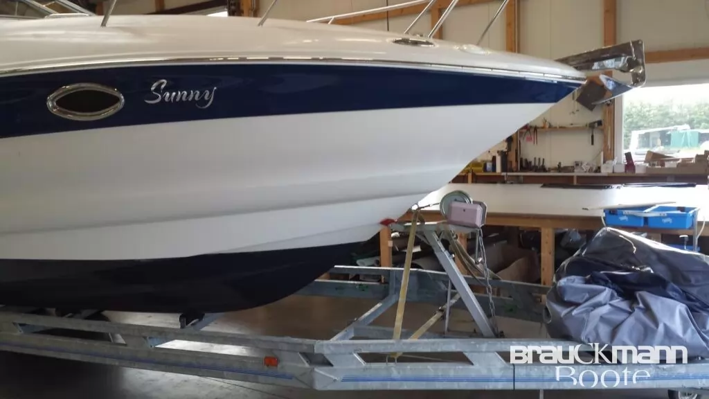 Продава се CROWNLINE 250 CR – V8 MerCruiser 300 PS, trailer & refit 2023–2026