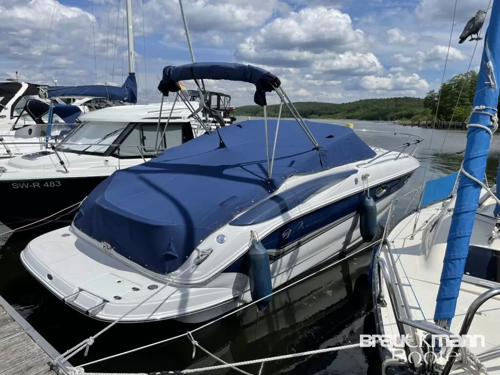 Продава се CROWNLINE 250 CR – V8 MerCruiser 300 PS, trailer & refit 2023–2026