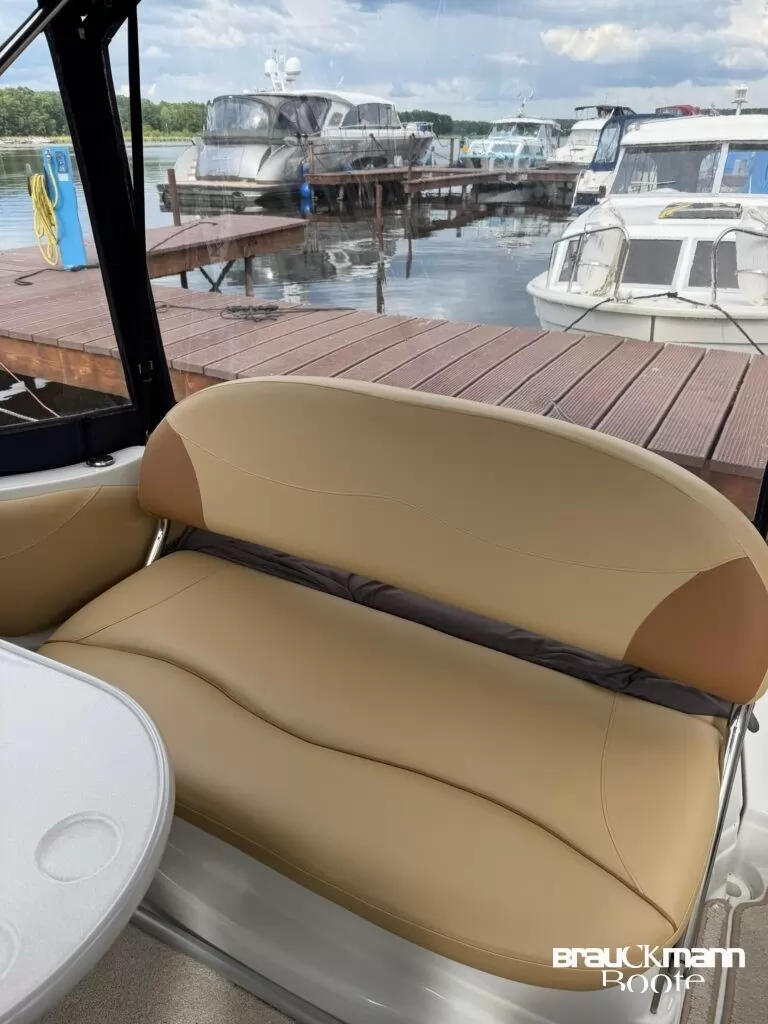 Продава се CROWNLINE 250 CR – V8 MerCruiser 300 PS, trailer & refit 2023–2026
