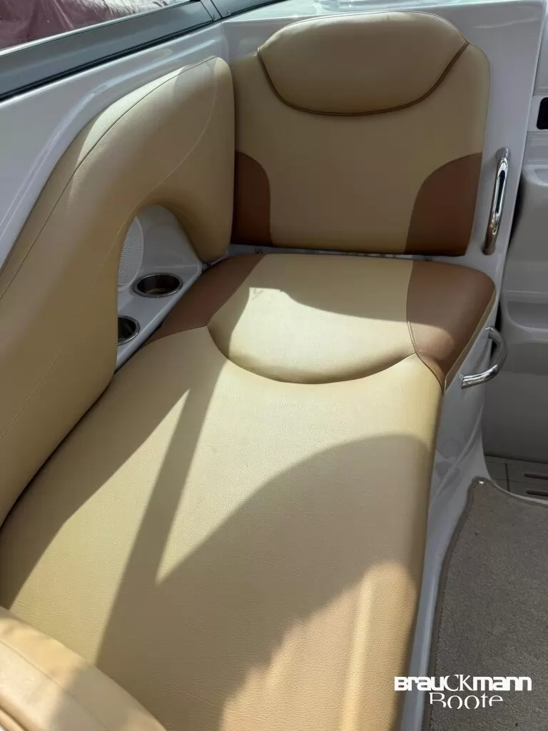 Продава се CROWNLINE 250 CR – V8 MerCruiser 300 PS, trailer & refit 2023–2026