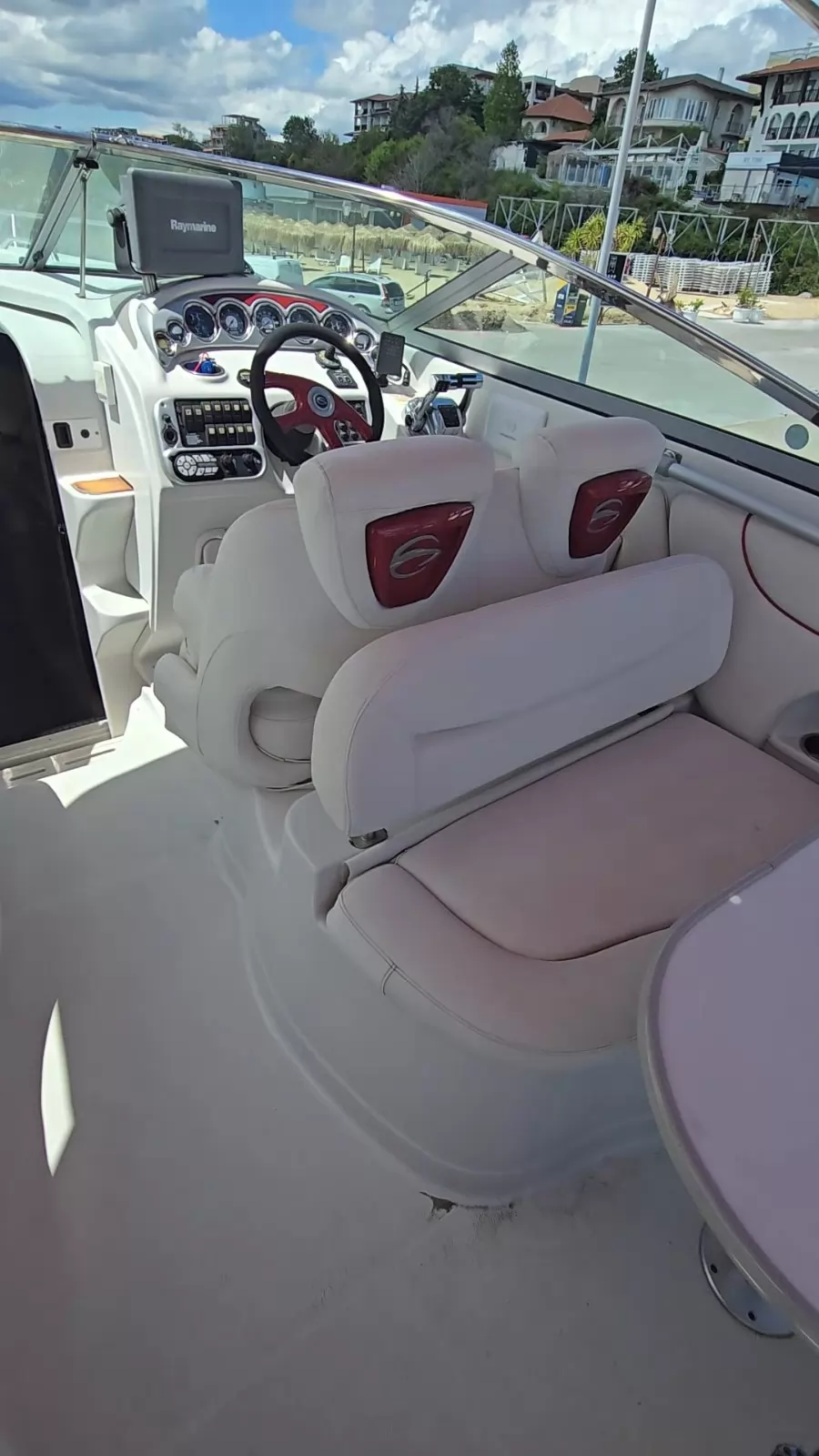Продава се Crownline Boats 315 SCR
