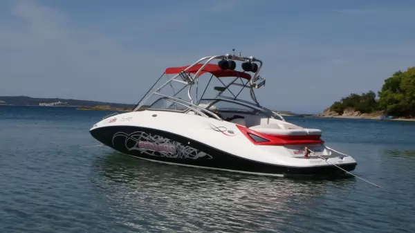 Bombardier Sea Doo 230 Wake